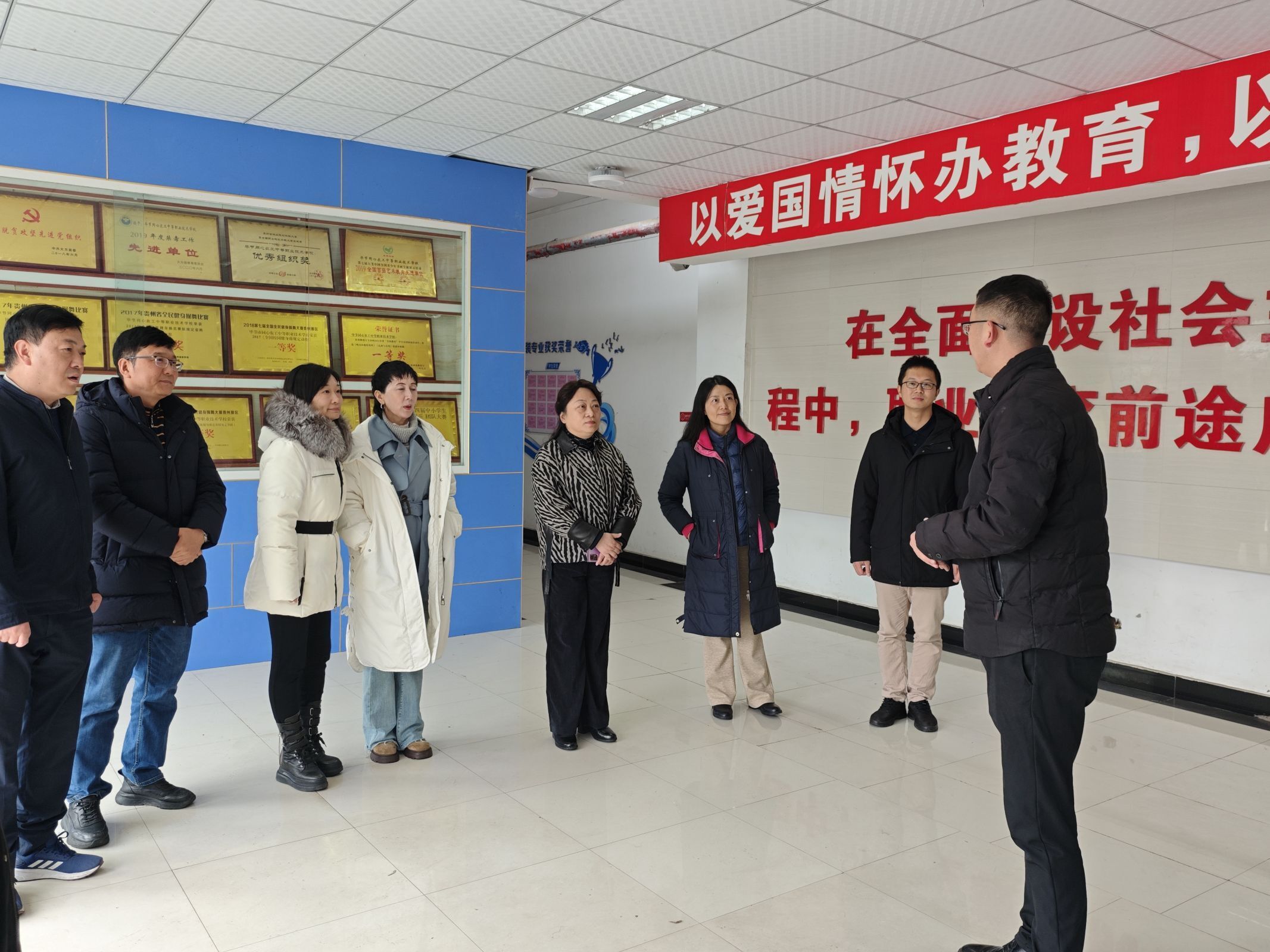 参观1.jpg